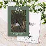 Cartão De Agradecimento Verde de Sessão de Fotos Simples Moderna<br><div class="desc">Deixe seu amor brilhar, mesmo após a grande celebração, com nossa Foto Simples, com a Mão, Obrigado Cartão de Casamento. Esta elegante e humilde gratidão é mais do que apenas uma nota de obrigado - é um bem-estar pessoal, atento ao coração. Feita com amor, esta carta captura a essência da...</div>