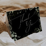 Cartão De Agradecimento Verde Whimsical Preto e Dourado Dobrado<br><div class="desc">Entra num mundo de encantamento com o nosso brilhante cartões de agradecimentos preto e dourado, perfeito para o seu casamento botânico de primavera. Adorado com eucalipto verde sábio e sotaque dourado, este cartões de agradecimentos expele elegância e moderna timidez. Imaginem passear por um jardim de verão mágico, rodeado pelos sons...</div>