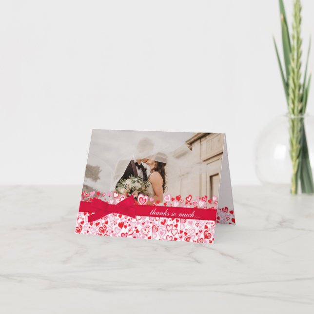 Cartão De Agradecimento Wedding photo thank you card hearts & red ribbon (Frente)