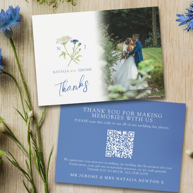 Cartão De Agradecimento Wildflower monogram blue wedding photo QR Code (Criador carregado)