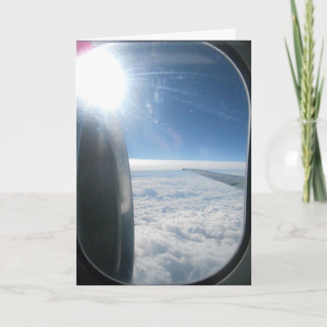 Cartão de Aniversário "Avião no Céu Nublado" (Frente)