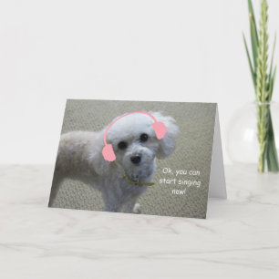 Cartão de aniversário branco da caniche pelo foc