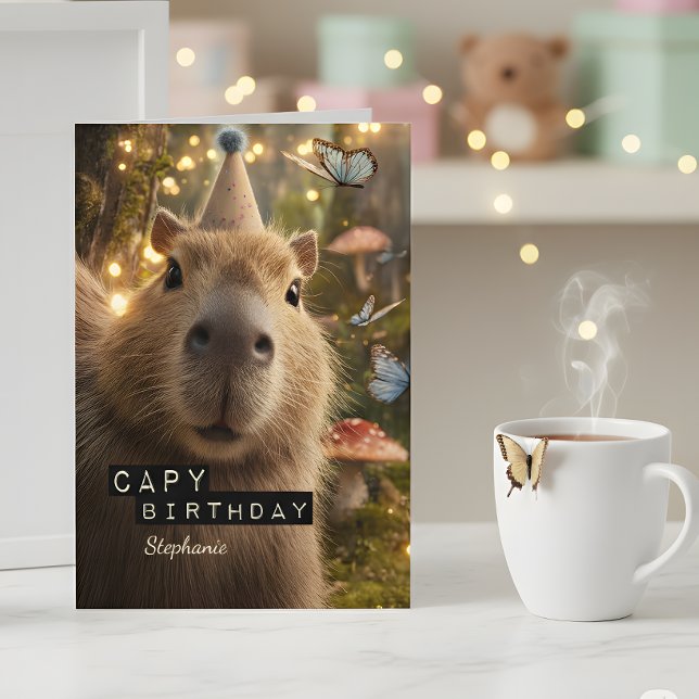Cartão de Aniversário Capivara Caprichoso e Divert (Send the most charming birthday wishes with this whimsical capybara card.)