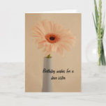 Cartão de aniversário da irmã do vaso de flor<br><div class="desc">imagem fotográfica de uma única flor em um vaso</div>