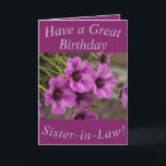 Cartão de Aniversário de Alemães Roxos para Sister<br><div class="desc">Lindas flores roxas de gerânio fazem uma bela imagem para este cartão de aniversário colorido da Sister-in-Law. O texto pode ser facilmente personalizado.</div>