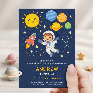 Cartão de Aniversário de Crianças Astronautas Fofo