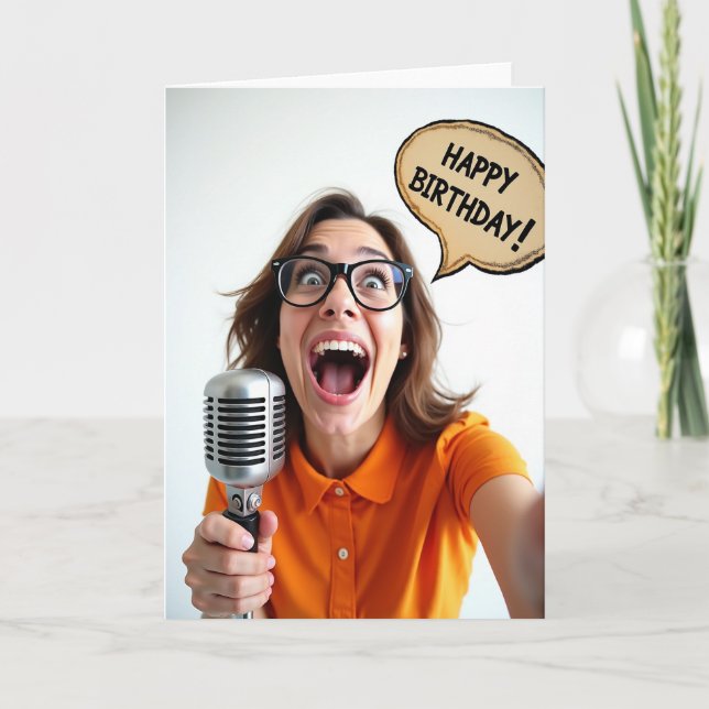 Cartão de Aniversário de Microfone Alegre (Frente)