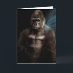 Cartão de Aniversário do Gorilla Cigar Smoker<br><div class="desc">Qualquer um parece bem fumando um charuto - pelo menos é isso que os aficionados de charutos me dizem. LOLM,  faça um dia de fumante de charuto com esta carta engraçada e fora da parede... E só para que conste,  nenhum gorilas foi ferido no fazer deste cartão!!</div>