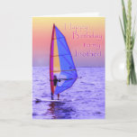 Cartão de aniversário do irmão<br><div class="desc">Sailboard com a vela coloful na água azul brilhante com leitura do por do sol e do texto,  "feliz aniversario a meu irmão!"  O texto interno é visado para a relação do irmão.</div>