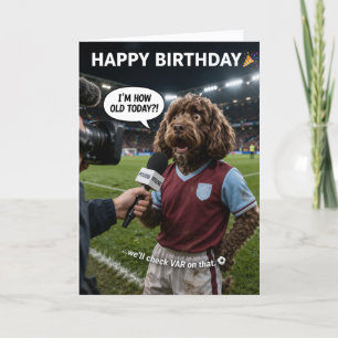 Cartão de aniversário engraçado de futebol com pia