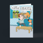 Cartão de aniversário mau engraçado do gato<br><div class="desc">Está aqui um cartão de aniversário engraçado que caracteriza um par aliens que vêem um gato e determinam rapidamente que o felino deve ser um overlord mau. O cão provavelmente não discordaria. Do criador do capitão webcomic popular Scratchy! ©2015 mandril Ingwersen</div>