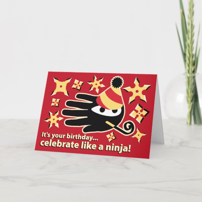Cartão de aniversário Ninja. Celebrar como um ninj (Frente)