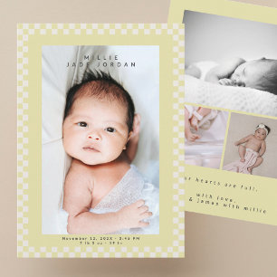Cartão de anúncio de bebê amarelo bege fofo modern