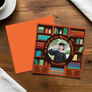 Cartão de Anúncio de Formatura com Tema de Bibliot