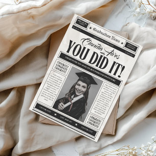 Cartão de Anúncio de Formatura em Jornal Antigo