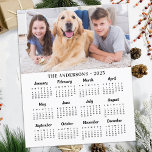 Cartão de Calendário de 12 Meses de Fotografia Per<br><div class="desc">cartões com fotos do Calendário Anual de 2025 - Enviar Saudações de Ano Novo ou incluir nos seus cartões de Natal, estes cartões fotocalendário são perfeitos como cartões de Natal e Ano Novo para familiares e amigos. Perfeito para destacar ou circundar datas especiais de família, aniversários, aniversários e reuniões. Personalize...</div>