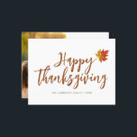 cartão de cartões de natal de script de ação de ag<br><div class="desc">simples escrita com um cartão de feriado feliz de ação de graças com folhas das árvores de outono. A cor do texto e da parte traseira pode ser personalizada.</div>