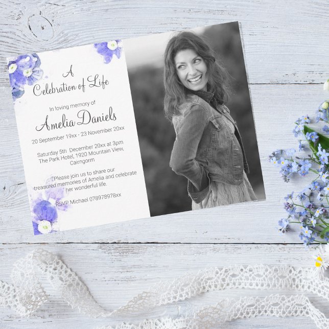 Cartão de Celebração de Vida com Foto de Não-Me-Es (Pretty & feminine celebration of life cards with a beautiful Forget-me-not design.)