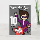 Cartão de cinza de 10 anos do Superstar Son<br><div class="desc">Este cartão diz "Filho Superstar 10 hoje. Interior: Feliz aniversário. Ou personalizar com suas próprias palavras. Cartão divertido com um garoto com cabelo escuro e ilustração de pele clara e design por Sarah Trett.</div>