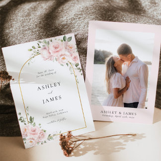Cartão de Compromisso de Casamento com Arco Floral