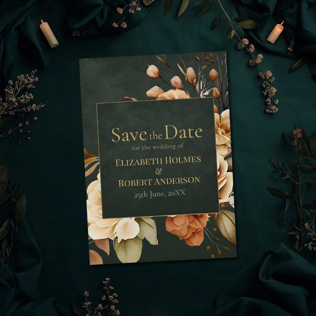 Cartão de Confirmação de Data Floral de Bruxa Verd (Green Witch Floral Save the Date Card on a dark green witchy wedding table with botanicals)