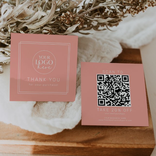 Cartão De Desconto AVERY Minimal Blush Peach Logo Código QR Obrigado (AVERY Minimal Blush Peach Logo QR Code Thank You Discount Card)