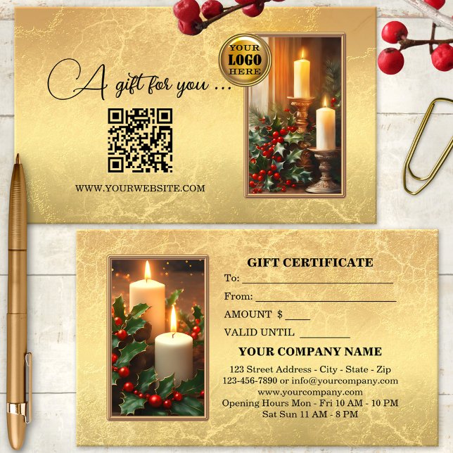 Cartão De Desconto Velas Douradas clássicas de Natal Holly Gift Card (A festive gift certificate featuring a classic Christmas design in gold with candles and holly)