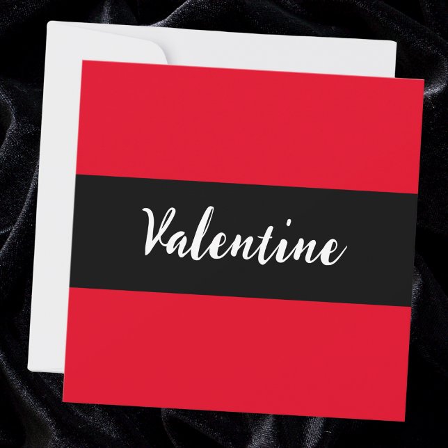 Cartão de Dia dos Namorados Vermelho Simples Moder (A stylish Valentine's card in red, black and white, with space for your own message on the back)