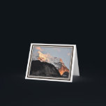Cartão de dobramento - Alpenglow, cumes suíços<br><div class="desc">Um cartão de dobramento simples que caracteriza uma imagem da elevação do alpenglow no Jungfrau, tomada do vale de Lauterbrunnen na suiça. O interior do cartão está completamente vazio, permitindo que você use-o para toda a ocasião. Um aniversário, aniversário, feriados, agradeça a lhe, ou apenas a uma maneira dizer olá!...</div>