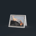 Cartão de dobramento - Alpenglow, cumes suíços<br><div class="desc">Um cartão de dobramento simples que caracteriza uma imagem da elevação do alpenglow no Jungfrau, tomada do vale de Lauterbrunnen na suiça. O interior do cartão está completamente vazio, permitindo que você use-o para toda a ocasião. Um aniversário, aniversário, feriados, agradeça a lhe, ou apenas a uma maneira dizer olá!...</div>