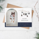 Cartão de Feriado de Foto do Quadro de Arch da Coz<br><div class="desc">Tendy Rustic Scandinavian style cartão com fotos. Foto do solteiro com forma de armação. Ramificação de aquarela adornada com pinecones e ornamentos decorativos de estrelas,  design de tipografia quic com suporte de padrão de xadrez de tendência.</div>