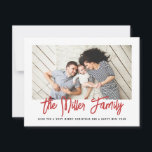 Cartão de Feriado Vermelho Fotográfico de Nome da<br><div class="desc">Espalhe o amor com este cartão com fotos de feriado personalizado, com sua foto e seu nome de família em fontes modernas. Adicione uma foto e um texto adicionais ao verso. Para personalizar ainda mais, clique em "Editar usando a Ferramenta de Design." Compre cartões de natal e muito mais em...</div>