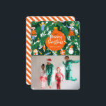 Cartão de Férias de Árvore de Natal do Nutcracker<br><div class="desc">Este doce e festivo cartão com fotos de Natal apresenta uma árvore de natal decorada com ornamentos de personagens de preguiçosos. O verso apresenta um fundo branco com faixas diagonais vermelhas. Personalize-o para as suas necessidades. Você pode encontrar produtos correspondentes na minha loja.</div>