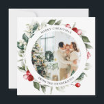 Cartão de Férias de Natal Feliz Berry Wreath<br><div class="desc">O moderno cartão de natal fotográfico apresenta saudações de Paz,  Amor e Alegria com bagas e folhas de fotografia e botânica.</div>