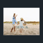 Cartão de Férias de Natal para praia com fotografi<br><div class="desc">design de cartão de natal na moda com a combinação de tendências de fontes em negrito e script,  espaço para a sua foto escolhida na frente com a praia e o gráfico do mar ao contrário</div>