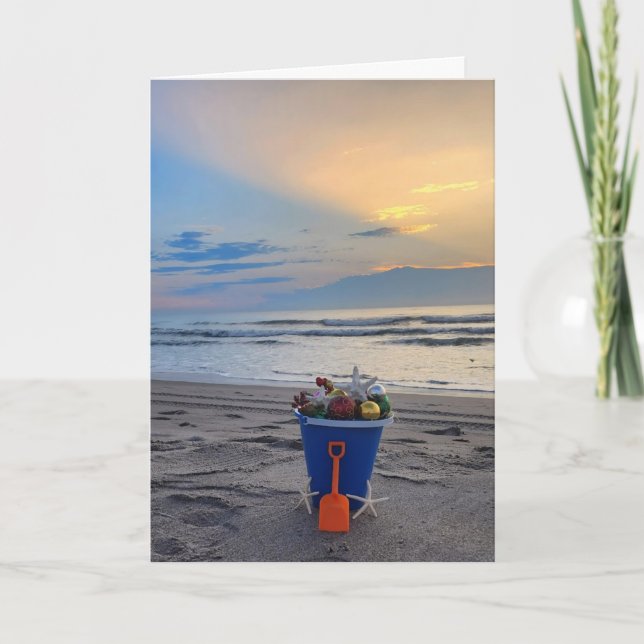 Cartão de férias dobrado para o tema da praia com  (Frente)