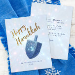 Cartão de Férias Dreidel Hanukkah com Espatimentos<br><div class="desc">Celebre a temporada com este cartão de Chanucá deslumbrante com um brilhante sonho azul e um elegante roteiro "Feliz Chanucá". O fundo do efeito de luz festivo adiciona brilho e alegria, enquanto o fundo inclui uma mensagem sincera para aquecer os corações dos seus entes queridos. Personalize com seu nome de...</div>