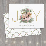 Cartão De Festividades 1 Foto Moderna JOY Vintage Watercolor Holly Wreath<br><div class="desc">Envie saudações na moda alegres e compartilhe uma foto favorita com este cartão de cartões de natal elegante. Todo o texto nesta modelo é simples de personalizar para incluir qualquer texto, como Feliz Natal, Felizes Feriados, Saudações de Ano Novo, Cheers de Ano Novo, etc. (DICA DE PLACEMENTO DE IMAGEM: Uma...</div>