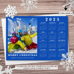 Cartão De Festividades 2024 MERRY CHRISTMAS Foto 2025 Calendar Blue<br><div class="desc">Enviar o Natal de 2024 ou cartões de natal de Ano Novo com este cartão com fotos a cores personalizado (mostrado em azul) com uma foto e um calendário de 2025 anos à vista que eles podem usar o ano inteiro. Saudação editável opcional que você pode mudar de MERRY CHRISTMAS...</div>