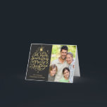 Cartão De Festividades A Feliz Dourada do relvado deseja a foto de Natal<br><div class="desc">A Feliz Dourada Glitter Deseja Cartões de foto de Natal Familiar. 
(1) Para mais personalização,  clique no link "personalizar mais" e use nossa ferramenta de design para modificar este modelo. 
(2) Se precisar de ajuda ou de itens correspondentes,  entre em contato comigo.</div>