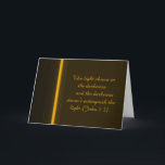 Cartão De Festividades A luz brilha na escuridão<br><div class="desc">Incentive alguém ou deseje-lhes um Natal feliz com este cartão elegante que é acentuado por sua simplicidade. Lembre-os que mesmo quando é escuro,  há uma luz. O Jesus Cristo é a luz do mundo. Pray esta luz em cima deles. Estilo horizontal.</div>
