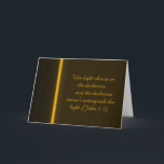 Cartão De Festividades A luz brilha na escuridão<br><div class="desc">Incentive alguém ou deseje-lhes um Natal feliz com este cartão elegante que é acentuado por sua simplicidade. Lembre-os que mesmo quando é escuro,  há uma luz. O Jesus Cristo é a luz do mundo. Pray esta luz em cima deles. Estilo horizontal.</div>