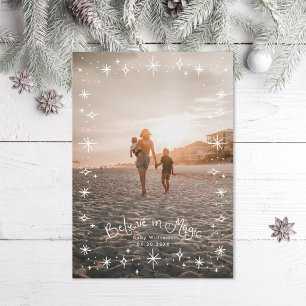 Cartão De Festividades Acreditem na Foto da Família Mágica