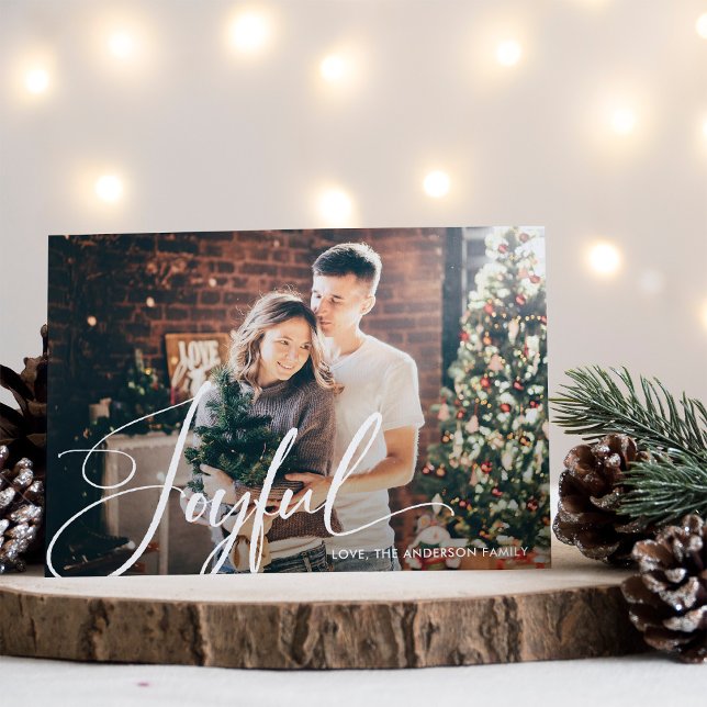 Cartão De Festividades Alegria | Script Elegante e Natal de Foto (An elegant Christmas holiday card with your photo and modern calligraphy)