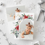 Cartão De Festividades Arca Floral Elegante e Foto<br><div class="desc">Estas belas cartões com fotos de Natal apresentam sua foto pessoal favorita na frente, cercada por um cheio moderno em forma de arco de cores clássicas poinsettias de Natal, flores e caligrafia verde e guião dourada que diz "alegria". As ilustrações florais tradicionais e elegantes, verdes e brancas, decoram tanto a...</div>