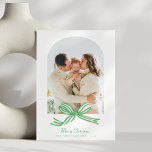 Cartão De Festividades Arco Verde Elegante Arch 2 Foto Natal<br><div class="desc">Espalhe a alegria das férias com este Cartões de foto de Natal Arco Verde Personalizado, com um arco verde de fita encantador e espaço para sua foto personalizada da família, tanto na frente quanto no verso. Este cartão de férias elegante é perfeito para compartilhar seus desejos mais quentes e mostrar...</div>