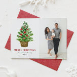 Cartão De Festividades Árvore natalina aquarela em uma foto de wicker Bas<br><div class="desc">Envie seus desejos de feriado para amigos e familiares com este cartão de Natal personalizável. Este cartão natalino de aquarela apresenta uma árvore natalina de aquarela com ornamentos vermelhos em um cesto de wicker. Personalize-o adicionando seus próprios detalhes. Este cartão fotográfico de Natal está disponível em outros estoques de cartão....</div>