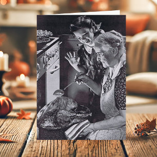 Cartão De Festividades Avó Antiga e Netas Regando o Peru com Caldo