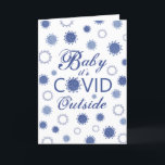 Cartão De Festividades BEBÊ, É COVID FORA DO Funny Winter<br><div class="desc">Envie as saudações da temporada com um cartão de Natal mais leve com uma peça sobre as palavras de BABY ITS COVID OUTSIDE script typography design com vírus coronários representando flocos de neve na frente e dentro de mensagens personalizadas. O texto da amostra diz "DESEJANDO PAZ E BEM-ESTAR" NO PRÓXIMO...</div>