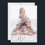 Cartão De Festividades BELIEVE Foto de Script Manuscrito com Blush de Cob<br><div class="desc">Shimmering BELIEVE em belo script manuscrito em tons de cor de cobre/blush. (DICA DE FOTO: Para obter os melhores/mais rápidos resultados, escolha uma foto com o assunto no meio e/ou faça um pré-recorte para uma forma semelhante, conforme mostrado ANTES do upload, e ela preencherá o espaço de fotos fornecido perfeitamente.)...</div>
